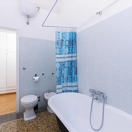 Antonelli Place Apartman *